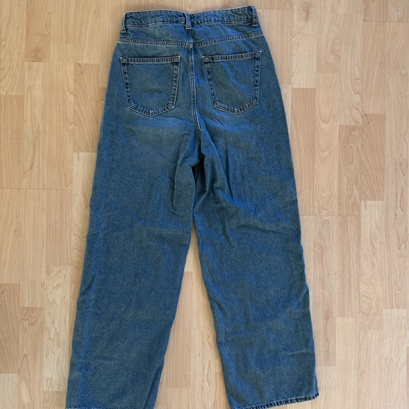 H&M Divided women’s jeans.  High rise, loose through leg. Size 2. - Picture 2 of 5